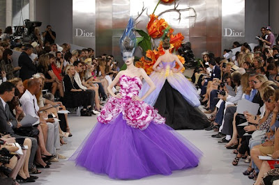 French Fashion Models on Fashion  Fall Winter 2010 2011 Haute Couture Fashion Show For French