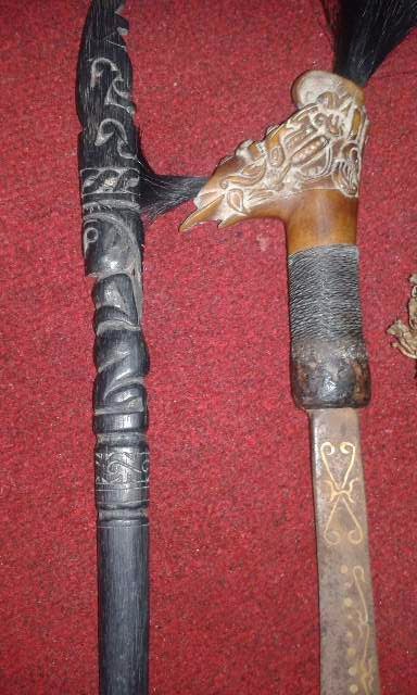 Mandau senjata suku Dayak  Mandau asli sold out 