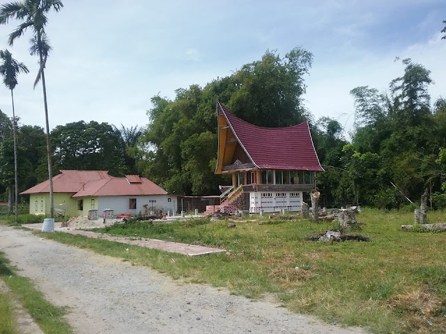 Galeri DR.IL.Nommensen berbentuk Rumah Adat Toba di Sigumpar Kabupaten Tobasa
