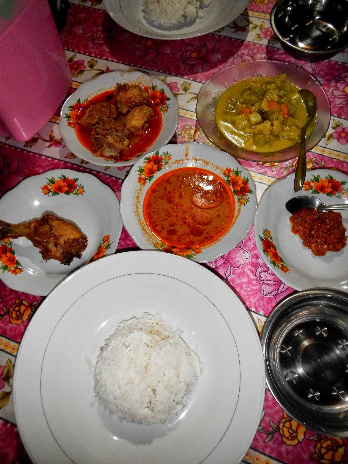 Makanan Halal Bertebaran di Pulau Samosir oleh Dessy Indah 