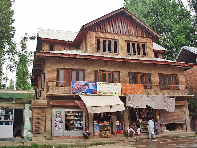 ladhoo ancient shiva temple kashmir valley 