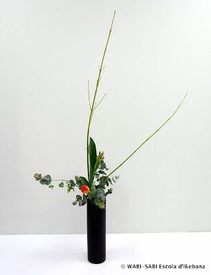 Ikebana-nageire-freestyle-wabi-sabi-escoladikebana