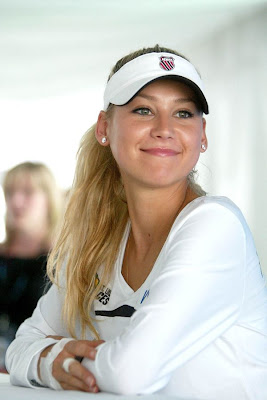 Anna Kournikova Picture in White Outfit