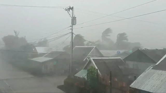 Al menos 208 muertos y medio millón de desplazados por el paso del tifón ‘Rai’ en Filipinas