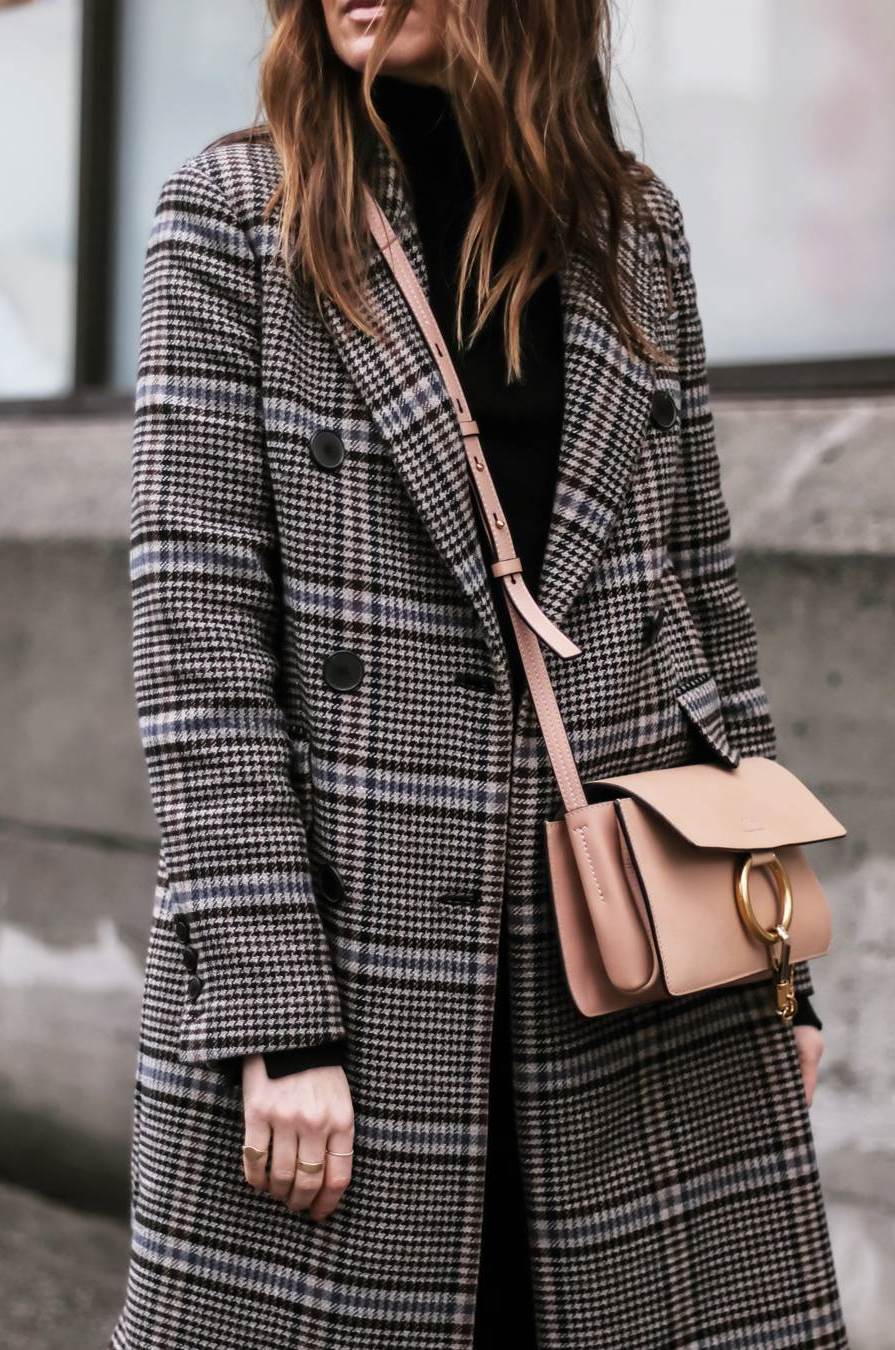 how to style a plaid coat : beige bag + black top