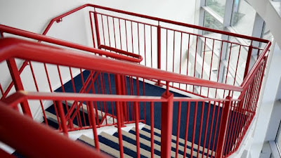 ИНОКС ЕООД предлага парапети за стълби