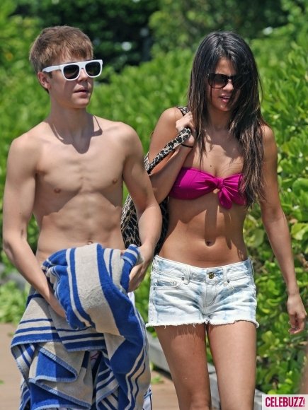 selena gomez and justin bieber at the beach 2011. selena gomez and justin bieber