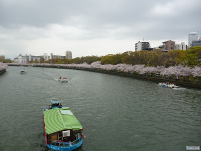 淀川に船
