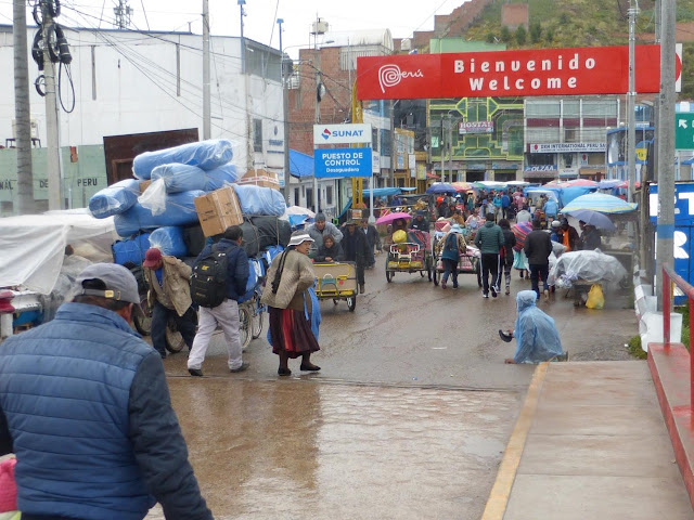 Bolivians Drive Up Demand for Soles on the Border with Peru