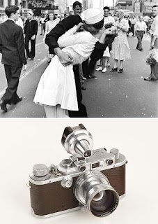 "V-J Day In Times Square" - Alfred Eisenstaedt (1945) con una Leica IIIa