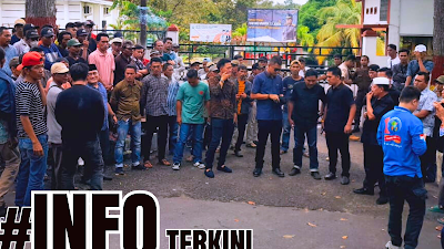 Ratusan Massa Gabungan 3 Kampung Dan Team Anti Kriminalisasi Advokat Geruduk Kejaksaan Negeri Way Kanan