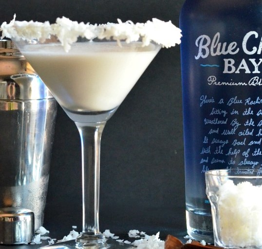 Coconut Cream Martini #drinks #cocktails