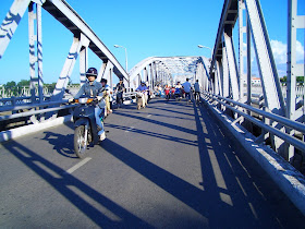 Truong-Tien-Bridge-Hue-Vietnam