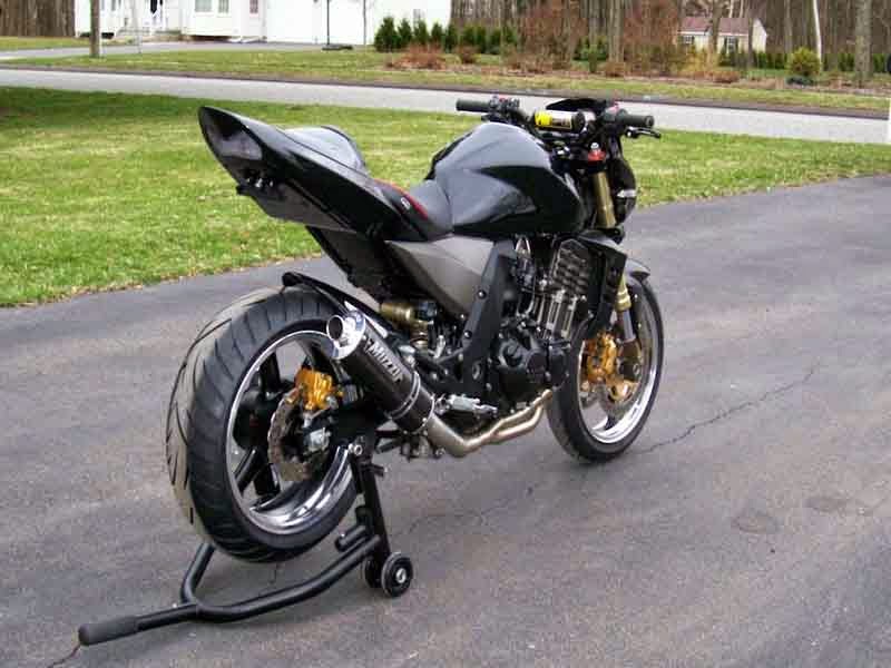 Kawasaki Z1000 Modified Back