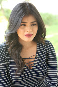 hebah patel new sizzling pics-thumbnail-4