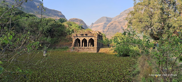 मुल्हेर माची वरील तलावा काठीला गणेश मंदिर