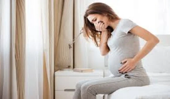 علاج الغثيان للحامل في الشهور الأولى: 7 نصائح فعّالة لتخفيف المشكلة