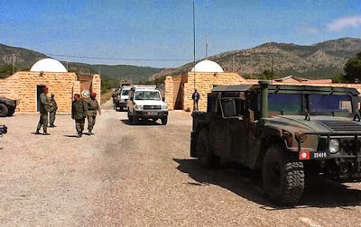 الجزائر ترسل تعزيزات عسكرية الى المناطق الحدودية مع تونس