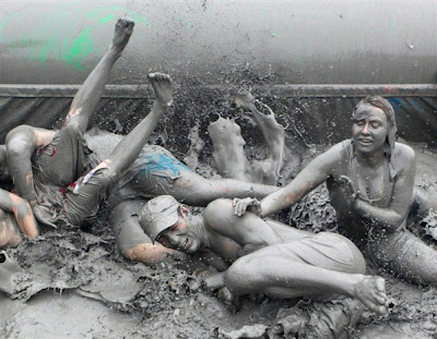 Boryeong_Mud_Festival_Dirty_Dancing_south_korea