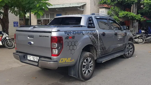 Nắp thùng thấp Ford Ranger mẫu mang cá