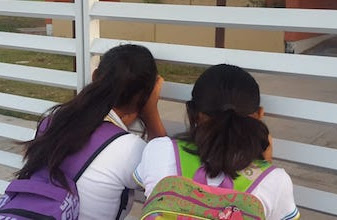 Manifestación de padres en Chetumal contra maestro abusador, lo retiran del plantel