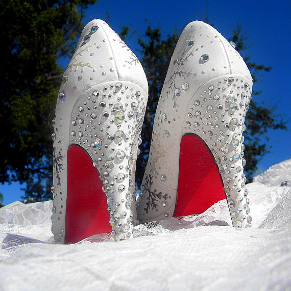 Their snowflake detailing is totally in line with a winter wedding and their