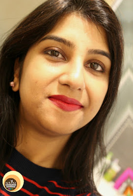 Wearing-sasatinnie-eyeliner-pencil-02-brown-Anamika-Chattopadhyaya-NBAM