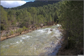 El Río Escabas visto desde el puente anterior