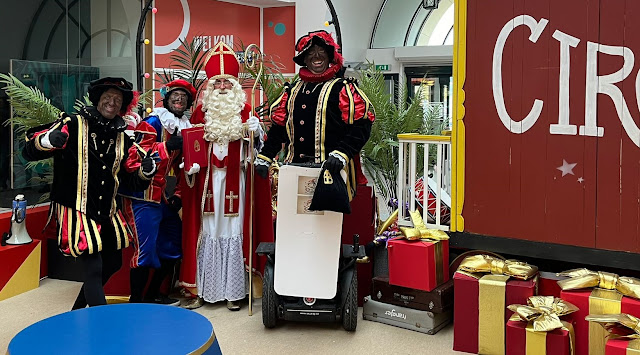Sint en Pieten in M2 Shoppingcentrum te Maasmechelen