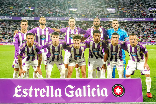 REAL VALLADOLID C. F. Temporada 2022-23. Óscar Plano, Joaquín, Javi Sánchez, Cyle Larin, Jordi Masip. Darwin Machís, Iván Fresneda, Álvaro Aguado, Gonzalo Plata, Lucas Olaza, Roque Mesa. REAL VALLADOLID C. F. 3 🆚 F. C. BARCELONA 1 Martes 23//05/2023, 22:00 horas. Campeonato de Liga de 1ª División, jornada 36. Valladolid, estadio Municipal José Zorrilla: 22.341 espectadores. GOLES: ⚽1-0: 2’, Andreas Christensen, en propia puerta. ⚽2-0: 22’, Cyle Larin, de penalti. ⚽3-0: 73’, Gonzalo Plata, de penalti. ⚽3-1: 84’, Robert Lewandowski.