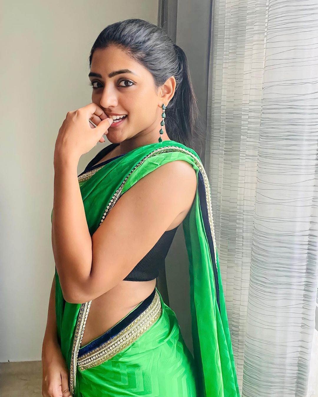 Actress Eesha rebba in sleveless green saree photoshoot