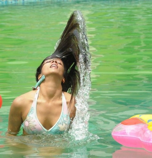 brinda parekh playing in pool