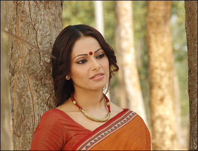 Rare “Homely” Pictures of Bipasha Basu