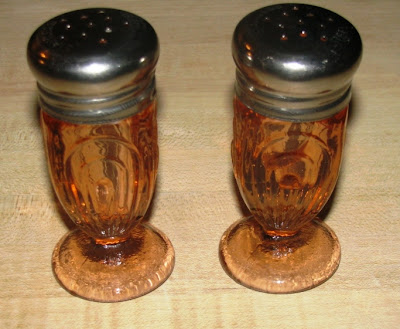 Pink Depression Glass s/p shakers