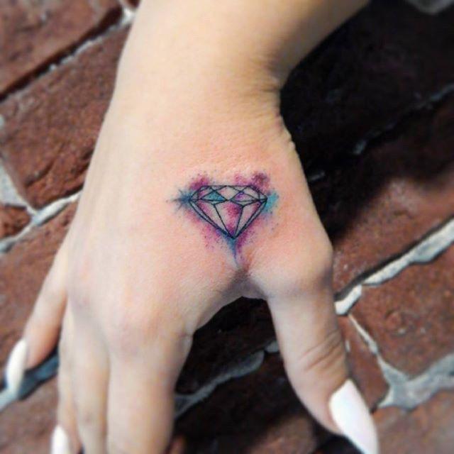 tatuagens femininas de diamantes