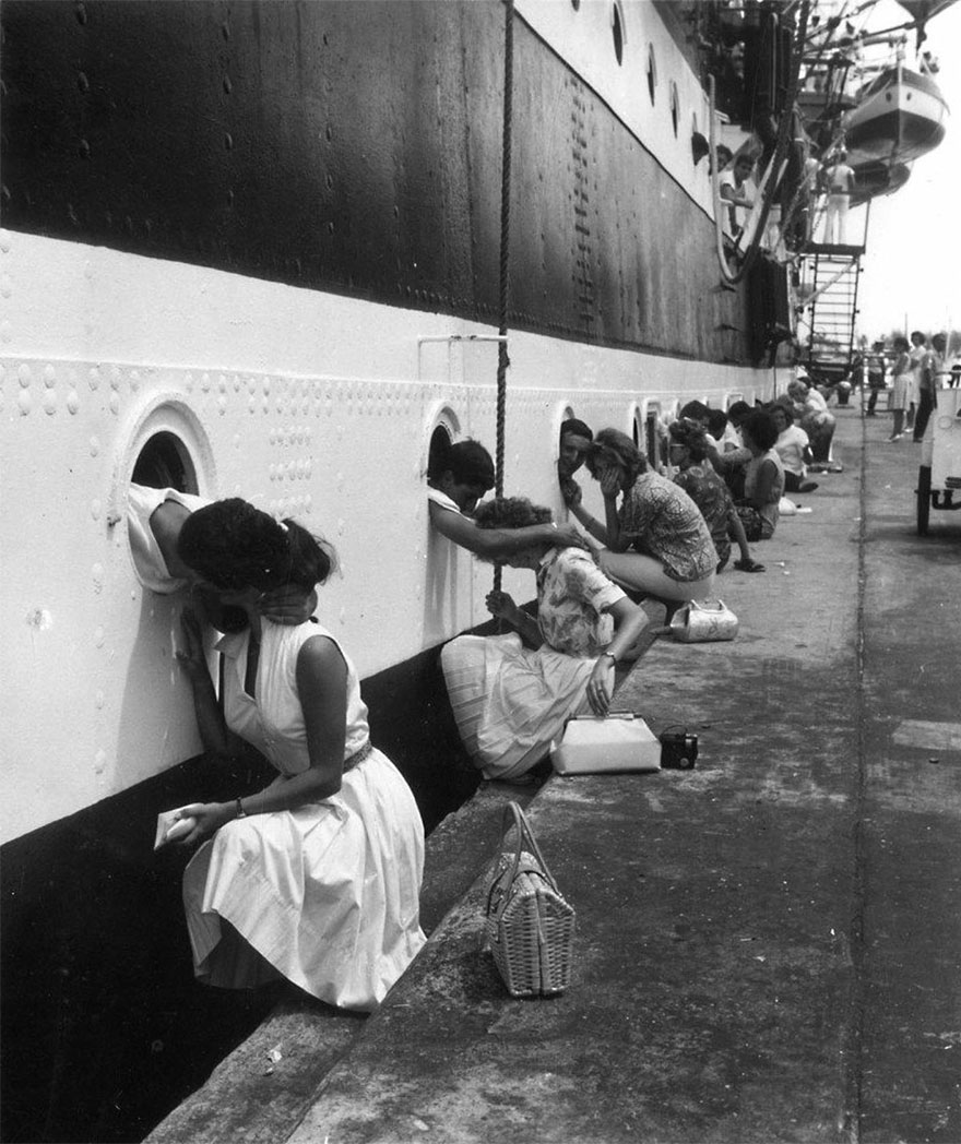 60 + 1 Heart-Warming Historical Pictures That Illustrate Love During War - American Soldiers Getting Last Kiss On Ship Before Deployment To Egypt, 1963