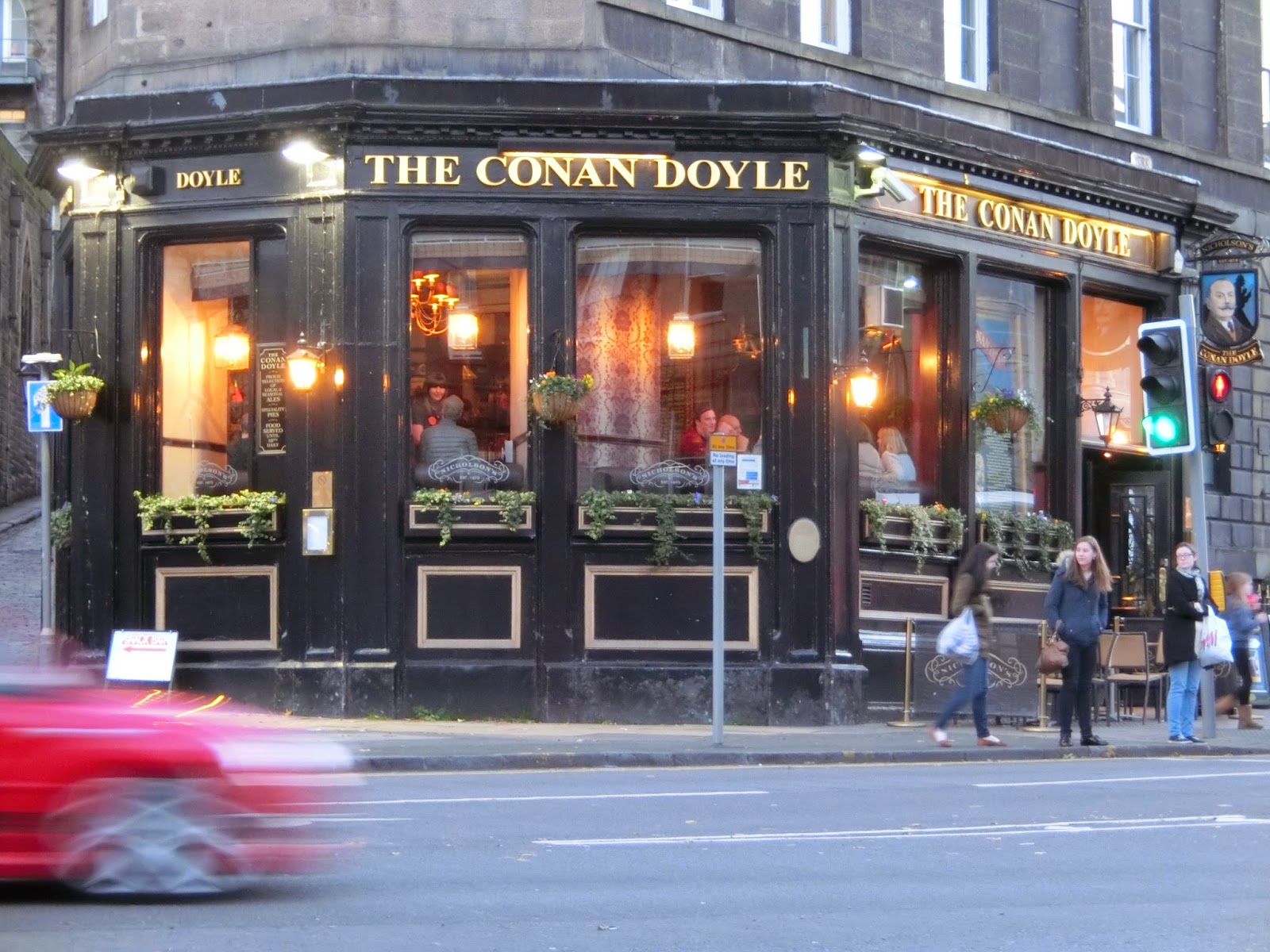 コナン ドイルゆかりのパブ The Conan Doyle エディンバラのパブ エディンバラ ポテトこぼれ話