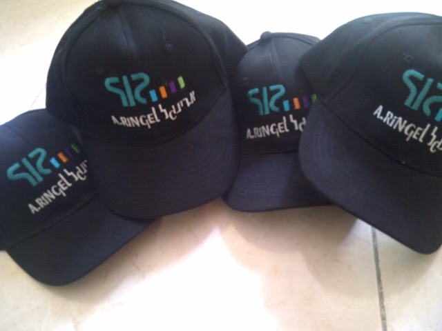 כובעים עם רקמת לוגו