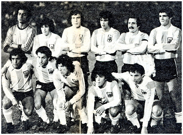 📸SELECCIÓN DE ARGENTINA 📆31 agosto 1977 ⬆️Baley, Houseman, Killer, Olguín, Carrascosa y Tarantini. ⬇️Gallego, Ardiles, Roldán, Maradona y Bertoni. SELECCIÓN DE PARAGUAY 2 🆚 SELECCIÓN DE ARGENTINA 0 En los penaltis: SELECCIÓN DE PARAGUAY 3 🆚 SELECCIÓN DE ARGENTINA 1 Miércoles 31/08/1977. Torneo amistoso Copa Félix Bogado, partido de vuelta. Asunción, Paraguay, estadio Defensores del Chaco. GOLES: ⚽1-0: Juan Espínola. ⚽2-0: Alberto Tarantini, en propia puerta.