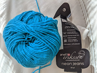 Anette Eriksson Neon blue yarn