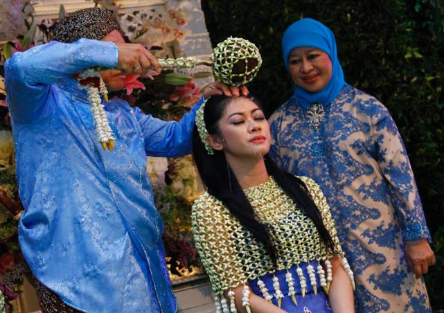 Janur Kuning Wedding Planner: Pernikahan Adat Jawa Tengah