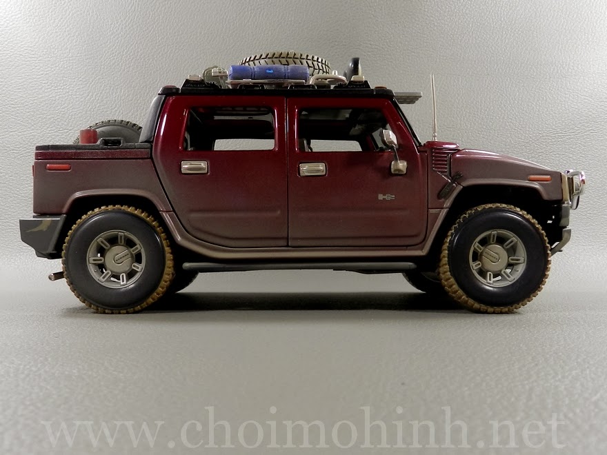 Hummer H2 SUT Concept Off-Road 1:18 Maisto side