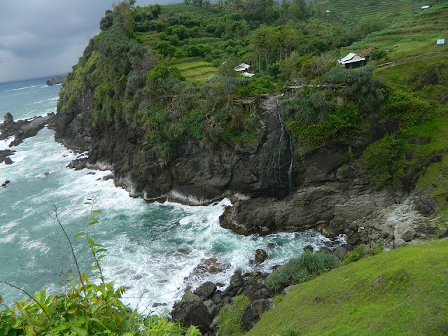 Pantai Banyu Tibo