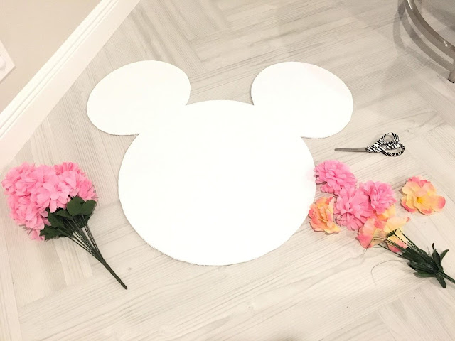 Beautiful DIY Minnie Mouse Flower Arrangement by popular party planning blogger, The Celebration Stylist