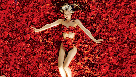 Mena Suvari bañada en petálos, la escena más mítica de American Beauty
