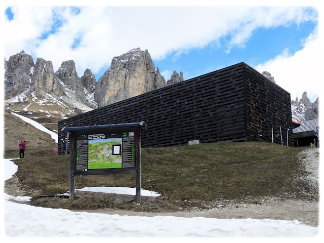 Passo Gardena i Dolomittene i Syd-Tirol i Italia.