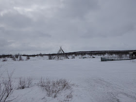 Laponie Finnmark Kautokeino : Tente sami (Lavvo) abandonnée au printemps pendant la transhumance