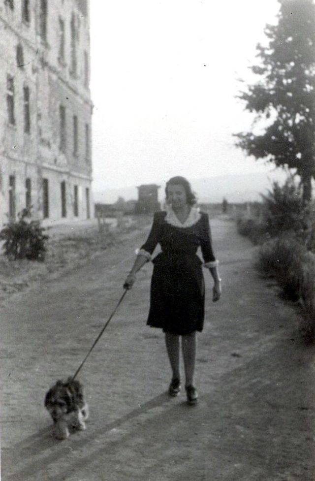 35 Vintage Photos That Defined Street Fashion In The 1940S