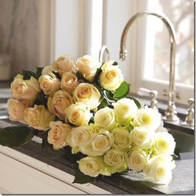 dress desing & decor white roses in sink