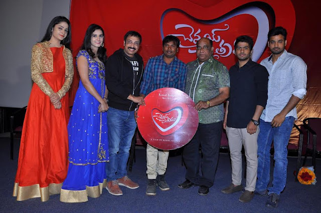  "Chennai Chaitra," the title of the logo launch  Movie Makers banner Kalyan Kamal Surya Srinivas, Akshay kurapati, divine, pravallika padrana natistonna characters of the movie "Chennai Chaitra" .Kamal Kalyan self darsakatvanlo terakekkutondi this film. The title of the film at Prasad Labs logo launch jarigindinirmatalu Raj kandukuri, sneezing village of Rama Satyanarayana logonu unveiled the title.   Hirolu Surya Srinivas, said Akshay .. cestunnamu a good love story. Citramuntundannaru to accommodate today's trend.  Hiroyin divine, saying pravallika .. from the title, each as to the role of design director Kalyan subarb cesaru. We are happy for being part of this is that in the film.  .. The gaze of the wedding, such as the director of the blockbuster producer Kalyan Kamal Raj kandukuri taken out, hundred films satyanatayana ceruvavutonna mega producer Rama Rao logonu title of our film is to be unveiled. Unnadanto that we receive, we are satisfied with the concept of "Chennai Chaitra" formed. Where this film is going to be a small saw with the family without pornography.  Speaking ramasatyanarayana tummalapalli .. good story, stories with the family friendly film, "the Chennai Chaitra" Kalyan Kamal on the film adaptation terakekkistundatam evidence of understanding. Many people have been inspired by the success of the wedding gaze. Chaitra tarahalo Chennai also did not get the same success. Short Film batrakalani said.